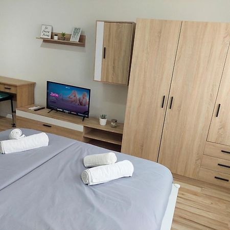 Aweshome City Apartment - 3 Bedrooms And Free Parking Debrecen Buitenkant foto