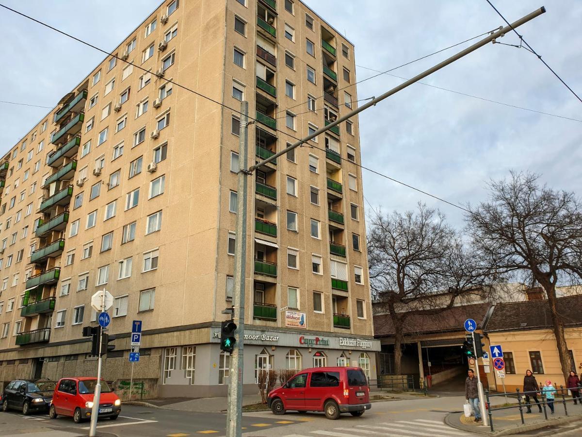 Aweshome City Apartment - 3 Bedrooms And Free Parking Debrecen Buitenkant foto