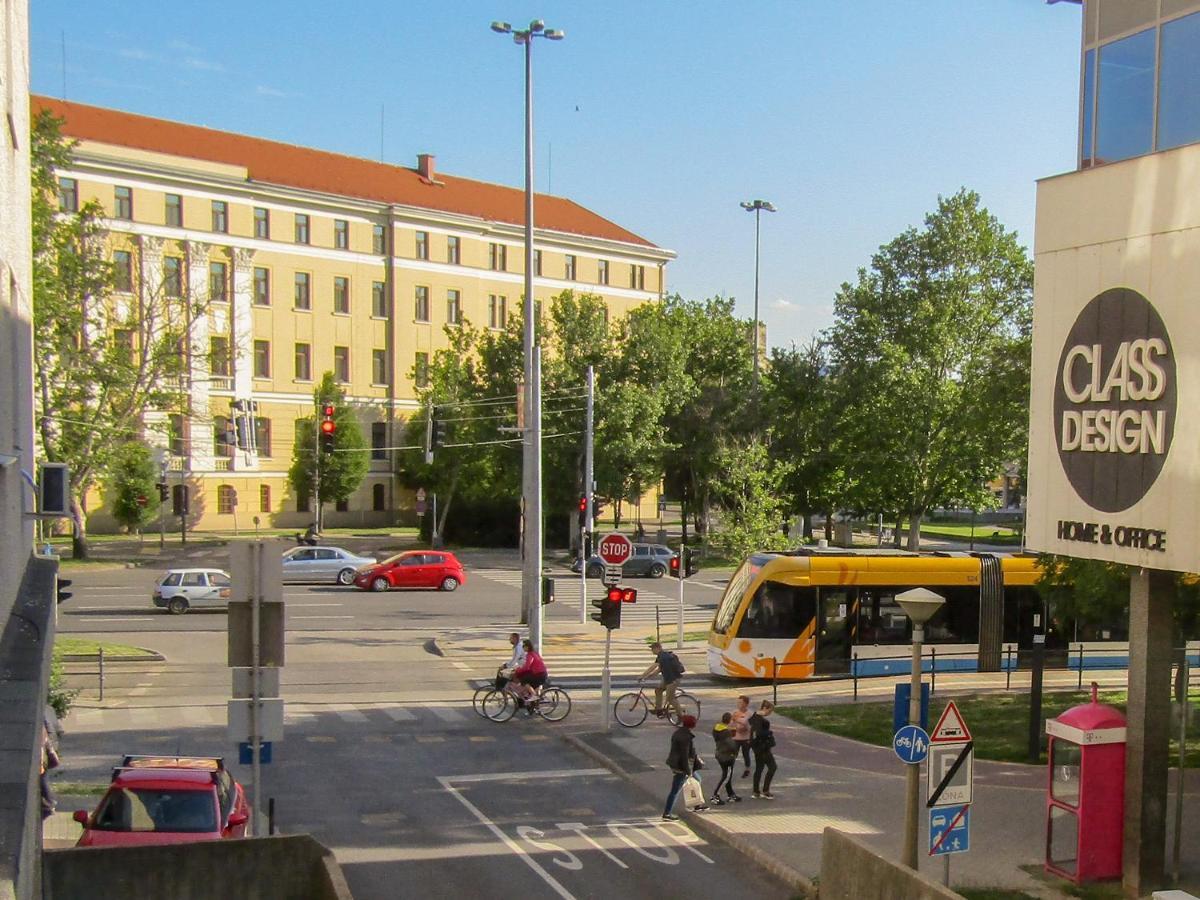Aweshome City Apartment - 3 Bedrooms And Free Parking Debrecen Buitenkant foto