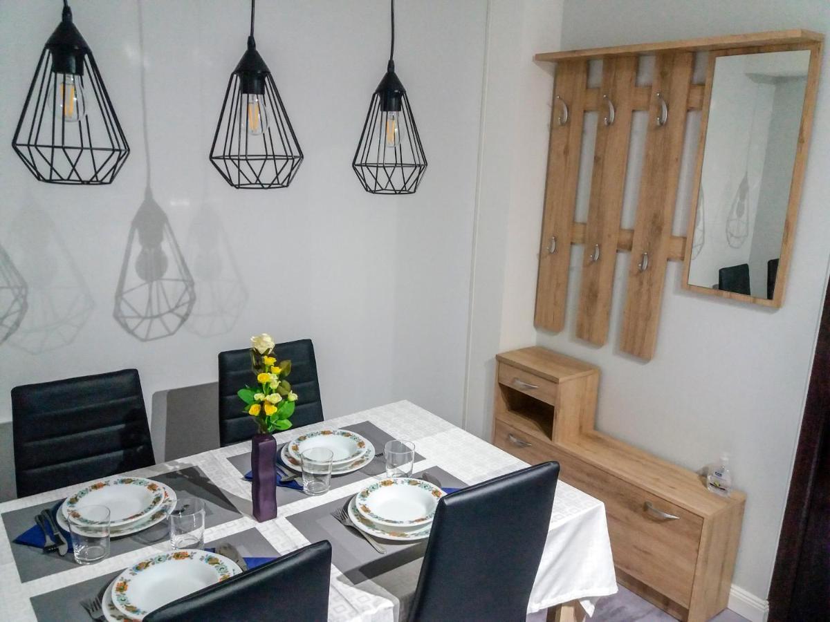 Aweshome City Apartment - 3 Bedrooms And Free Parking Debrecen Buitenkant foto