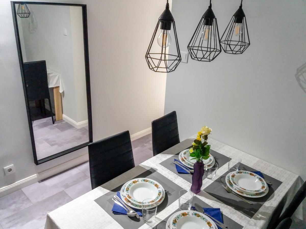 Aweshome City Apartment - 3 Bedrooms And Free Parking Debrecen Buitenkant foto