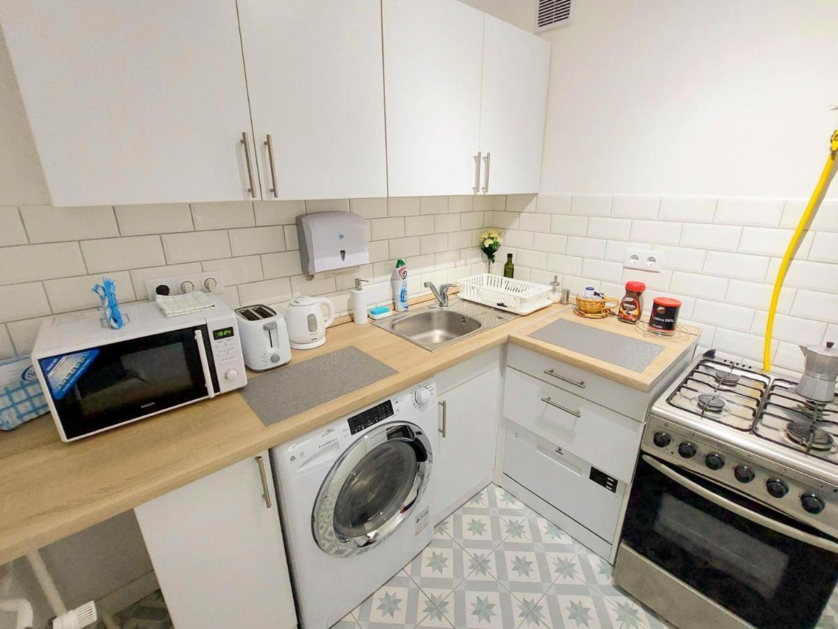 Aweshome City Apartment - 3 Bedrooms And Free Parking Debrecen Buitenkant foto