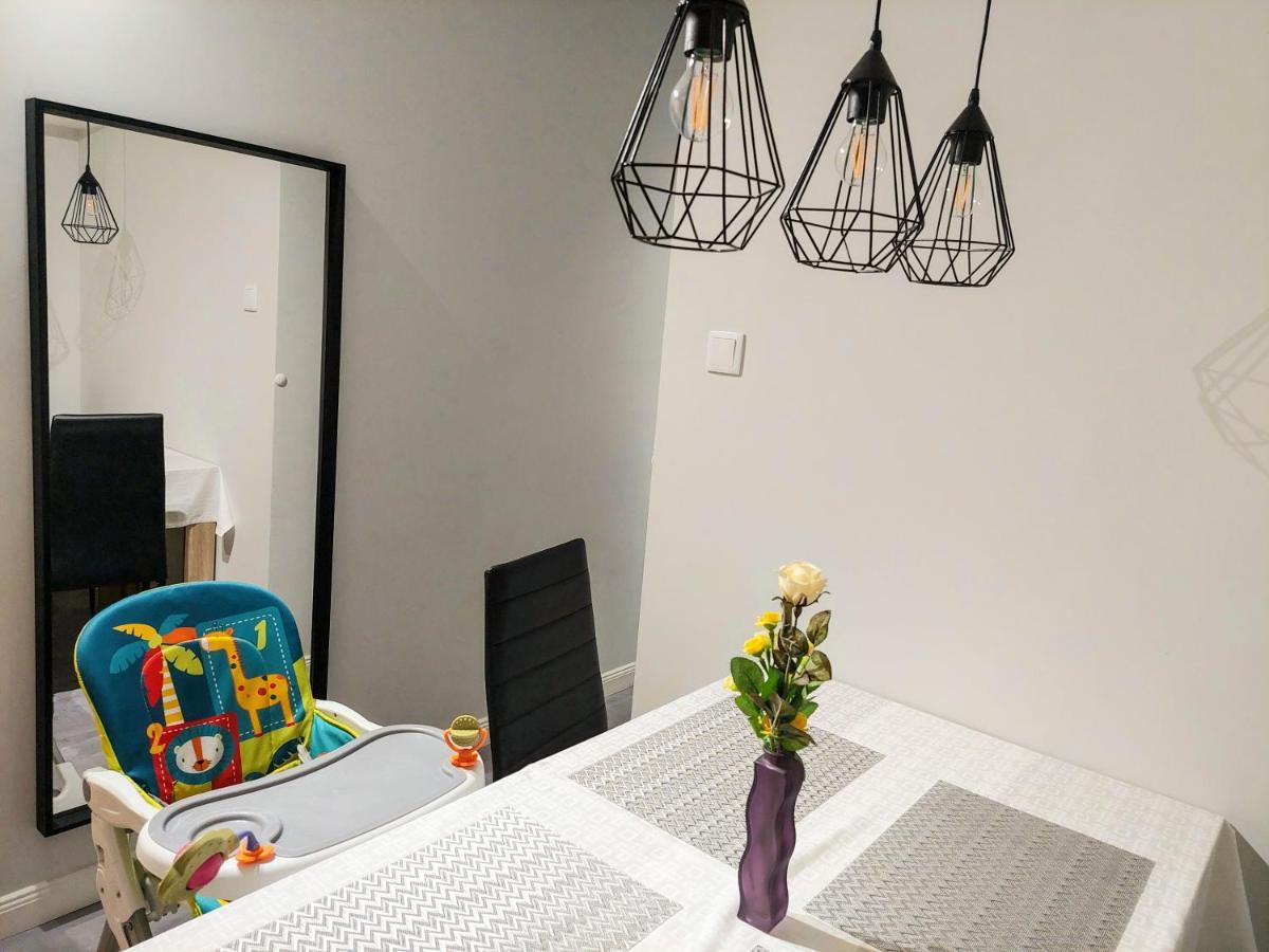 Aweshome City Apartment - 3 Bedrooms And Free Parking Debrecen Buitenkant foto