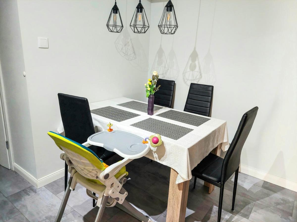Aweshome City Apartment - 3 Bedrooms And Free Parking Debrecen Buitenkant foto