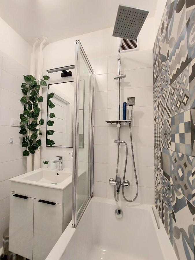 Aweshome City Apartment - 3 Bedrooms And Free Parking Debrecen Buitenkant foto
