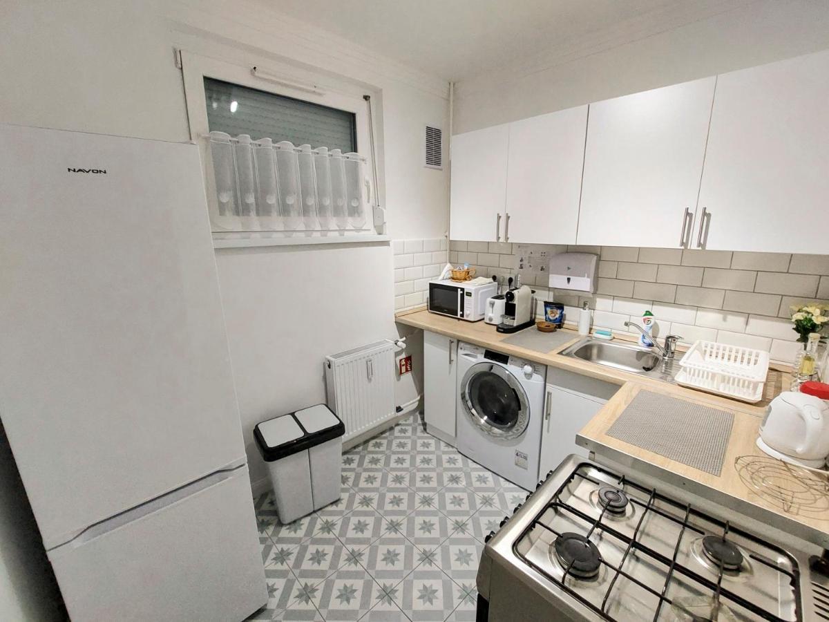 Aweshome City Apartment - 3 Bedrooms And Free Parking Debrecen Buitenkant foto